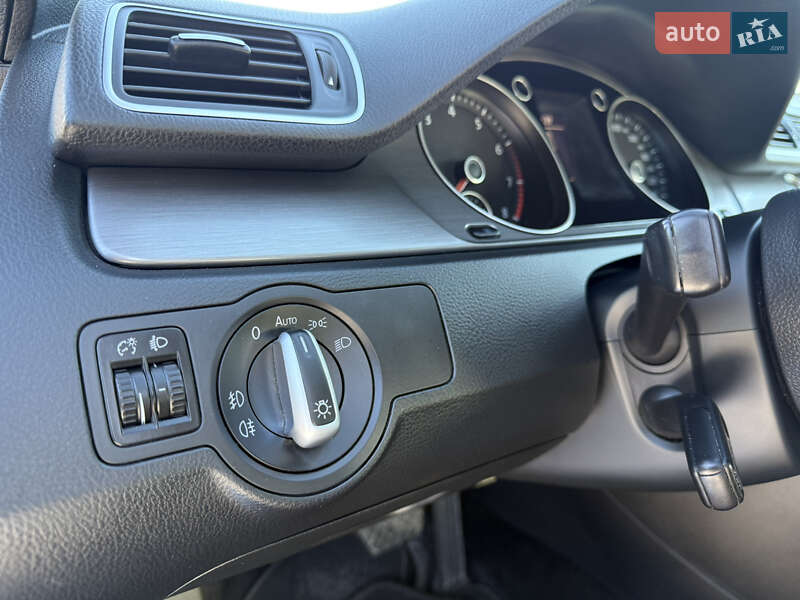 Универсал Volkswagen Passat 2012 в Киеве