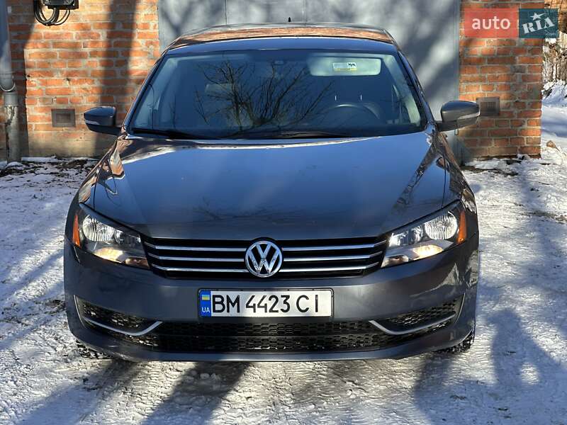 Седан Volkswagen Passat 2014 в Ромнах