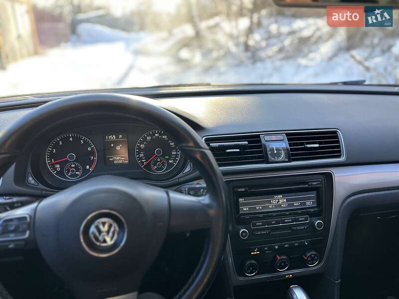 Седан Volkswagen Passat 2014 в Ромнах