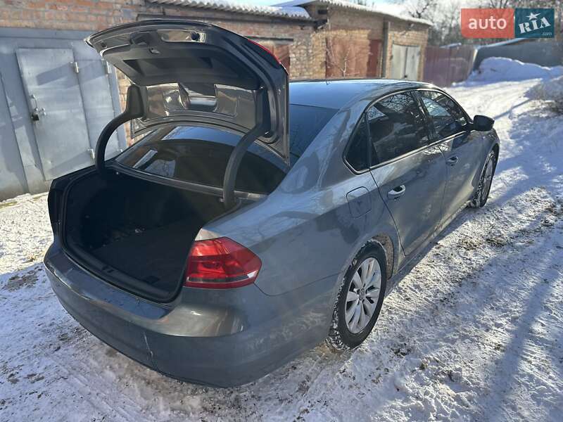Седан Volkswagen Passat 2014 в Ромнах