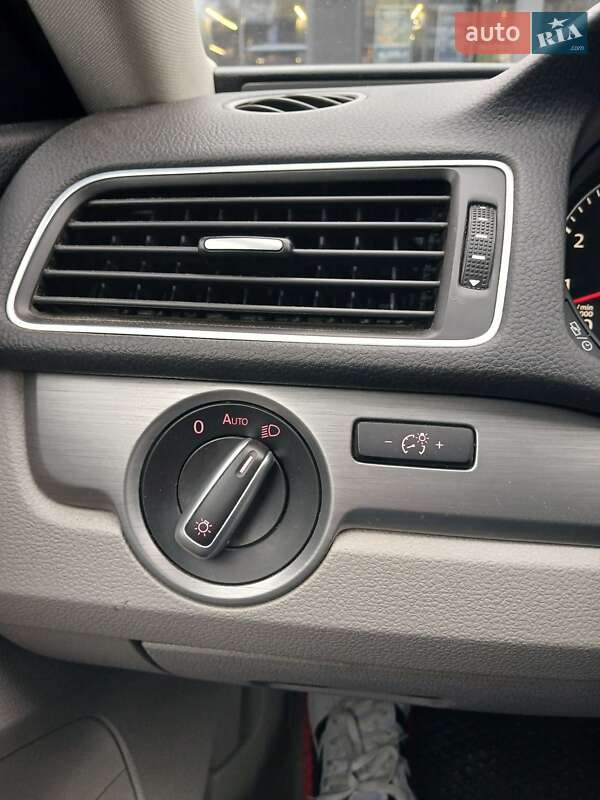 Седан Volkswagen Passat 2013 в Днепре фото 10 Седан Volkswagen Passat 2013 в Днепре