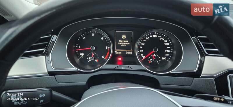 Седан Volkswagen Passat 2015 в Киеве