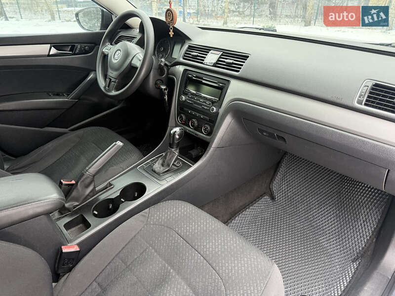 Седан Volkswagen Passat 2013 в Харкові