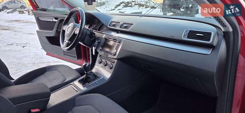 Універсал Volkswagen Passat 2013 в Радивиліві
