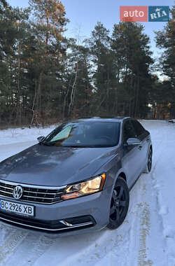 Седан Volkswagen Passat 2018 в Львове