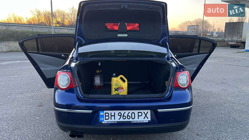 Седан Volkswagen Passat 2005 в Одессе