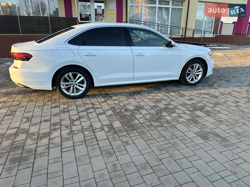 Седан Volkswagen Passat 2020 в Луцке