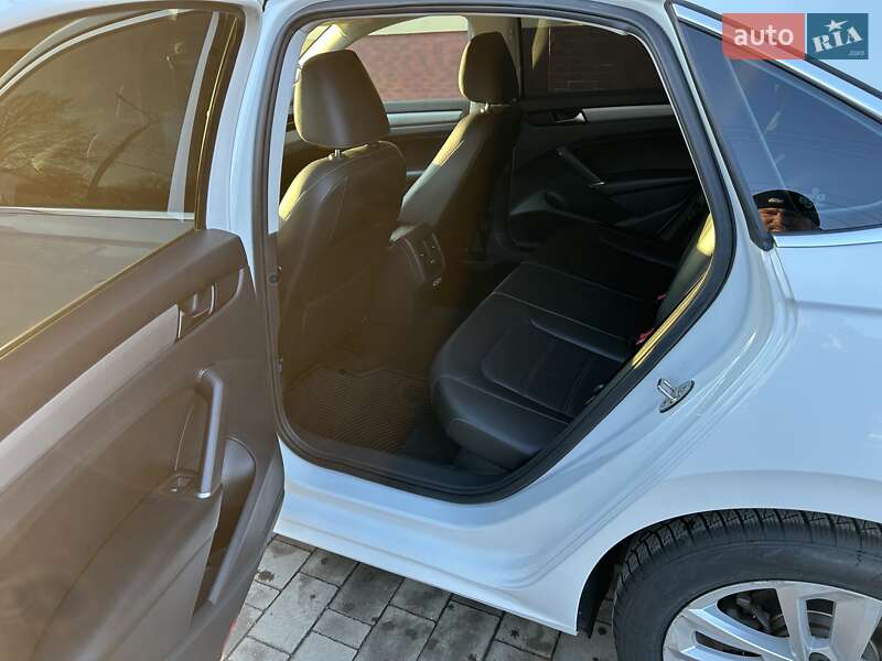 Седан Volkswagen Passat 2020 в Луцке