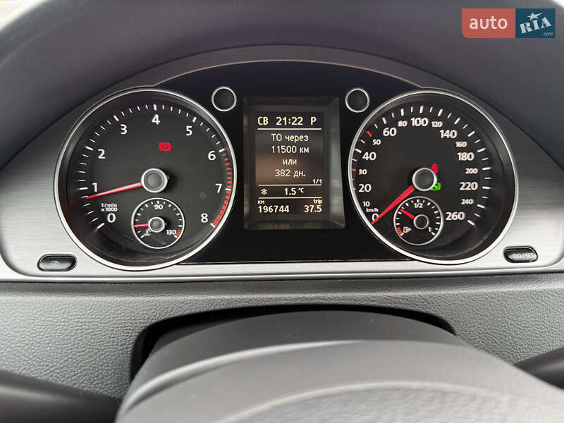 Универсал Volkswagen Passat 2012 в Киеве