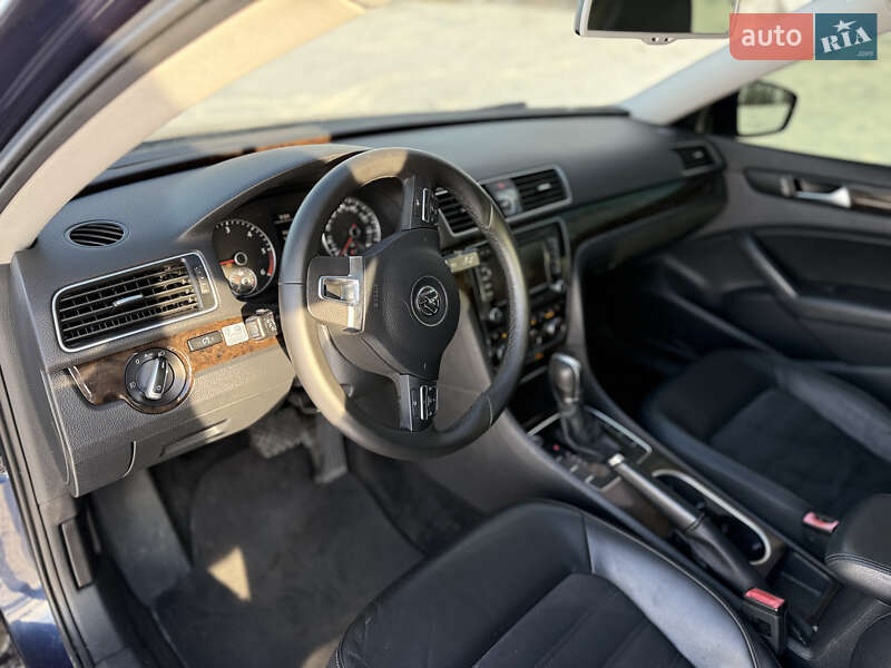 Седан Volkswagen Passat 2014 в Тернополе