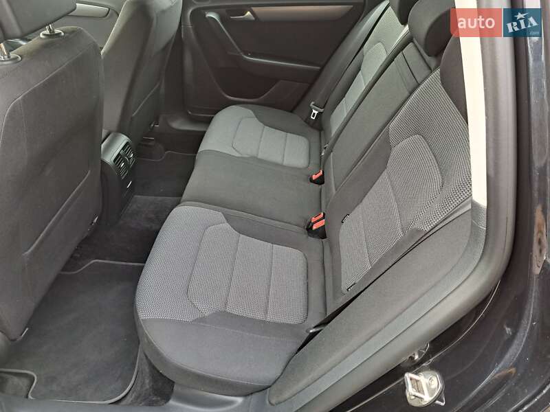 Універсал Volkswagen Passat 2012 в Харкові