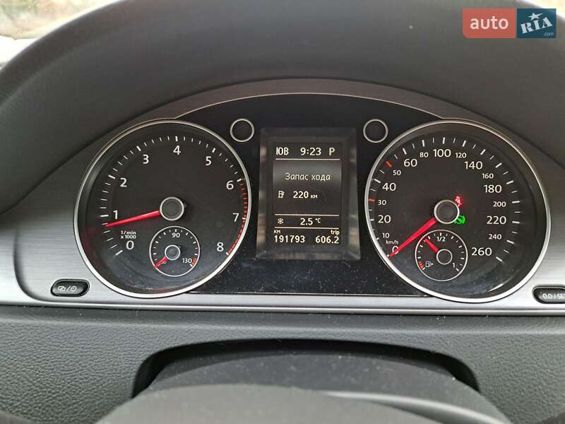 Універсал Volkswagen Passat 2012 в Харкові