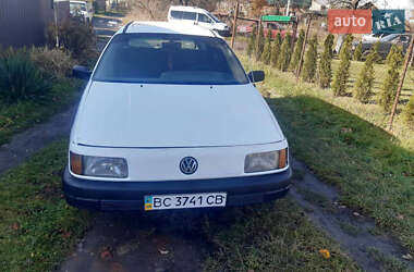 Универсал Volkswagen Passat 1988 в Золочеве