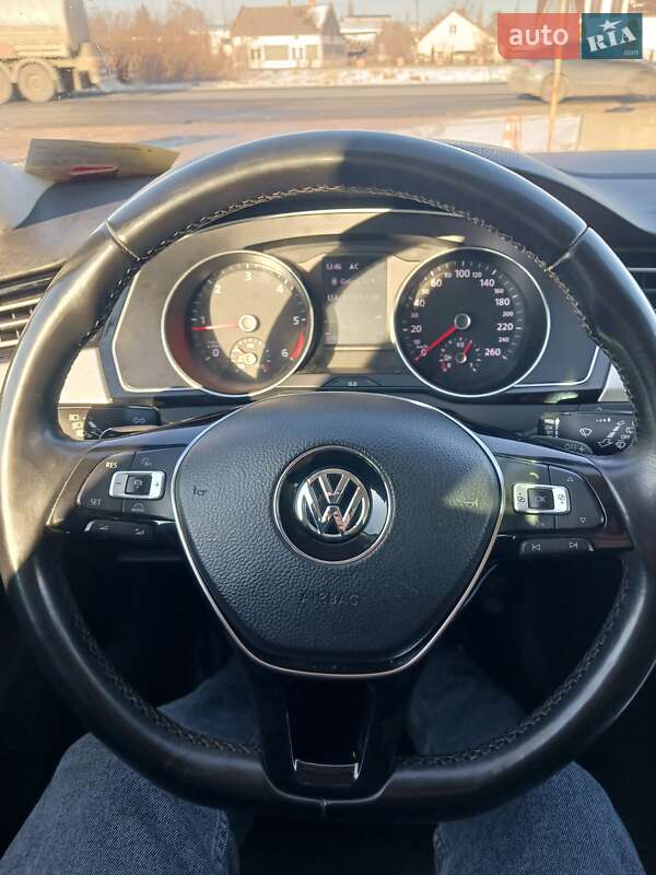 Универсал Volkswagen Passat 2015 в Львове фото 10 Универсал Volkswagen Passat 2015 в Львове