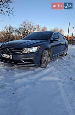 Седан Volkswagen Passat 2017 в Ромнах