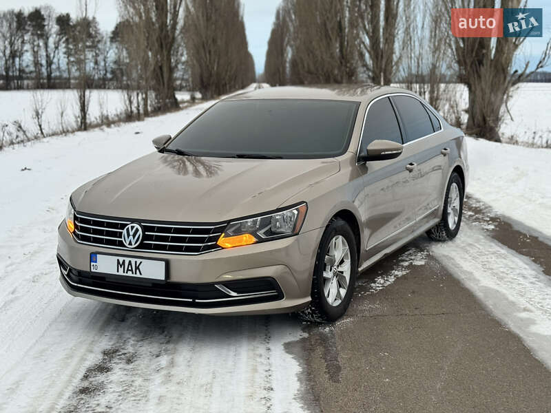 Седан Volkswagen Passat 2015 в Києві