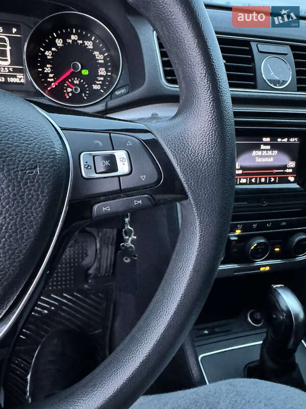 Седан Volkswagen Passat 2015 в Києві