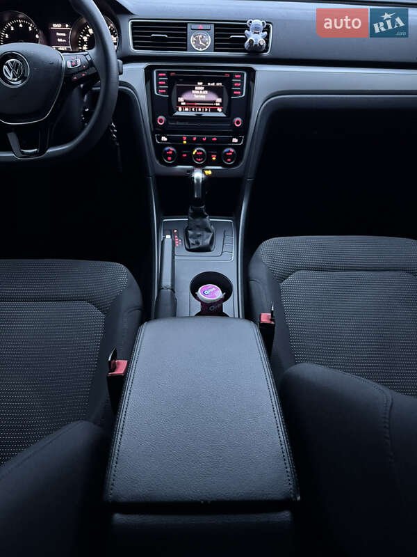 Седан Volkswagen Passat 2015 в Києві