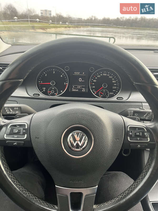 Універсал Volkswagen Passat 2013 в Івано-Франківську