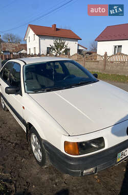 Седан Volkswagen Passat 1992 в Буську