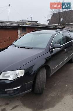 Універсал Volkswagen Passat 2010 в Житомирі