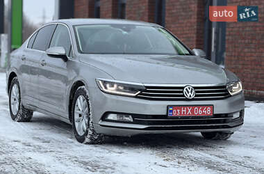 Седан Volkswagen Passat 2016 в Луцке