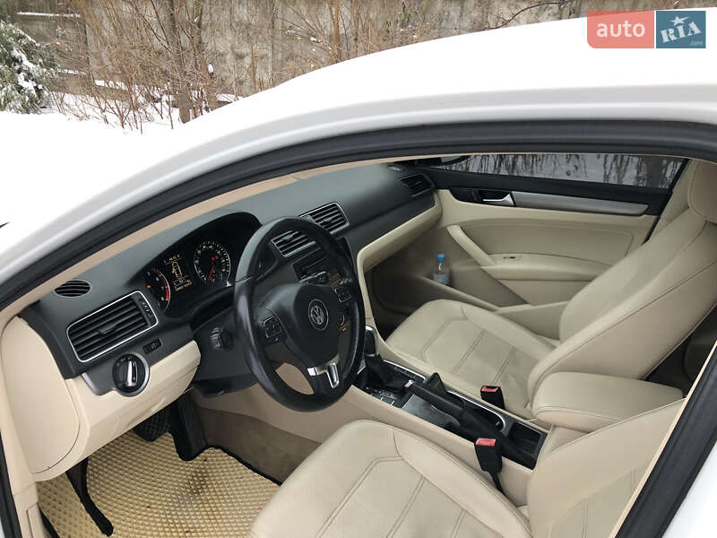 Седан Volkswagen Passat 2014 в Ирпене