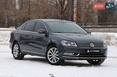 Седан Volkswagen Passat 2012 в Києві