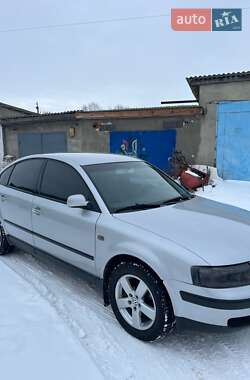 Седан Volkswagen Passat 2000 в Ізяславі