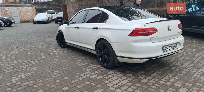Седан Volkswagen Passat 2015 в Кривом Роге