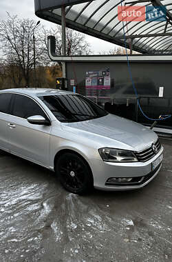 Седан Volkswagen Passat 2011 в Киеве