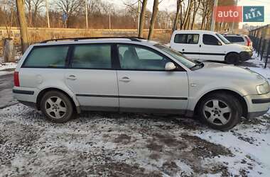 Універсал Volkswagen Passat 2000 в Рівному