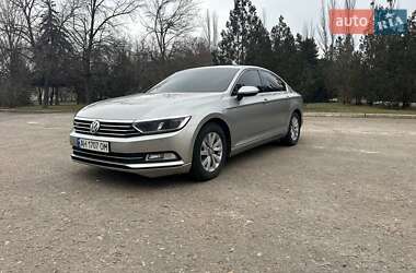 Седан Volkswagen Passat 2015 в Славянске
