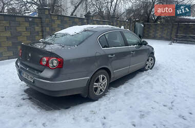 Седан Volkswagen Passat 2005 в Ровно