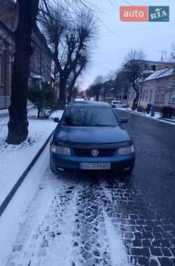 Седан Volkswagen Passat 1999 в Нижних Воротах