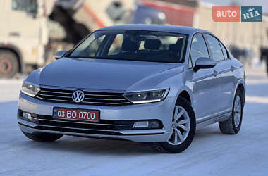 Седан Volkswagen Passat 2018 в Луцьку