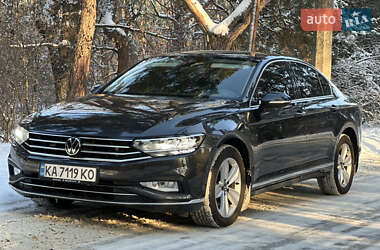 Седан Volkswagen Passat 2021 в Киеве