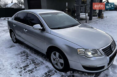 Седан Volkswagen Passat 2005 в Володимирі