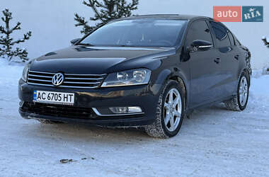 Седан Volkswagen Passat 2013 в Луцьку