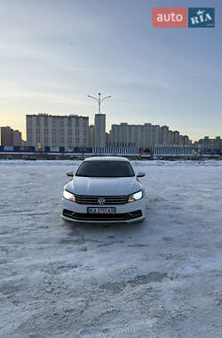 Седан Volkswagen Passat 2017 в Києві