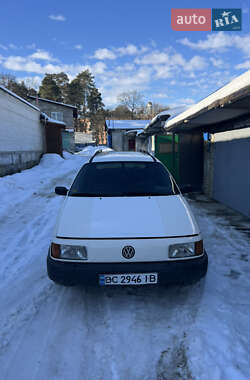 Универсал Volkswagen Passat 1989 в Новояворовске