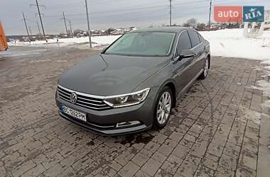 Седан Volkswagen Passat 2015 в Львове