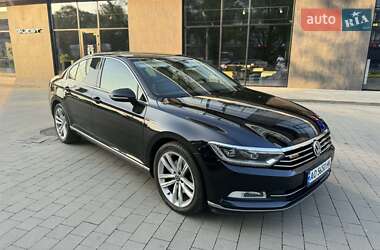 Седан Volkswagen Passat 2017 в Ужгороді