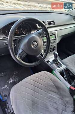 Универсал Volkswagen Passat 2011 в Яремче