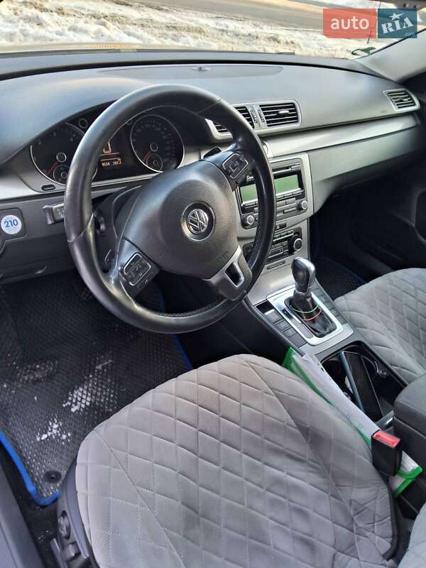 Универсал Volkswagen Passat 2011 в Яремче