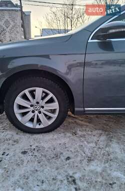 Универсал Volkswagen Passat 2011 в Яремче