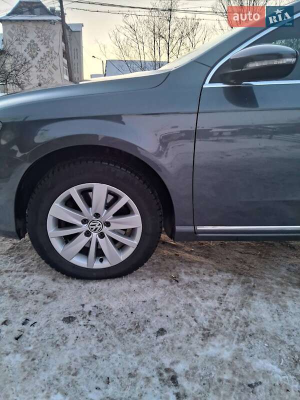 Универсал Volkswagen Passat 2011 в Яремче