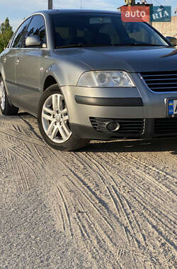 Седан Volkswagen Passat 2003 в Днепре