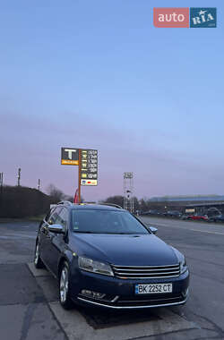 Универсал Volkswagen Passat 2011 в Ровно