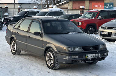 Седан Volkswagen Passat 1996 в Ровно